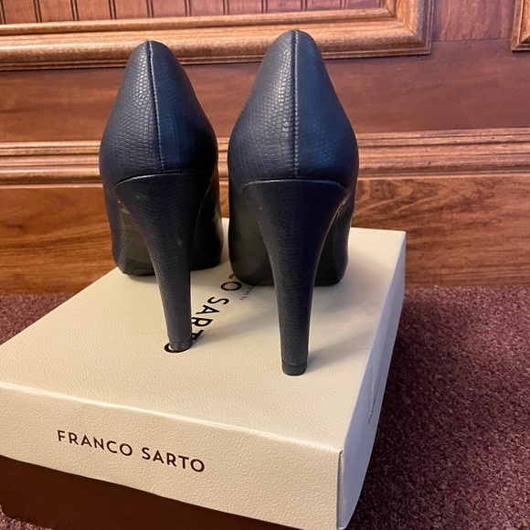 Navy heels Franco sarto sz 7.5 - Picture 9 of 9